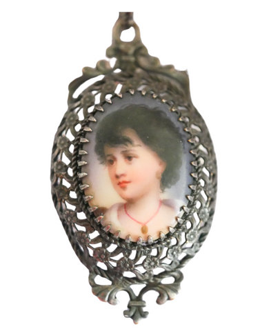 Pendentif plaqué argent avec une forme d'ange