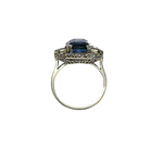 Bague or gris ornée d'un saphir central et de 10 diamants