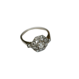 Bague or gris avec diamant central et 12 petits diamants