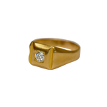 Bague chevalière en or jaune avec un diamant