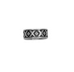 Bague en argent 925 motif tribal sur fond noir