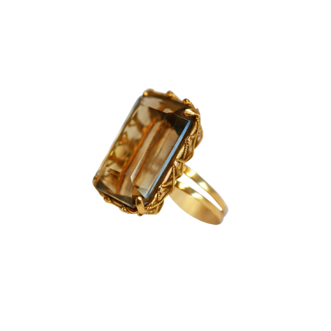 Bague or jaune et sa magnifique citrine taille émeraude