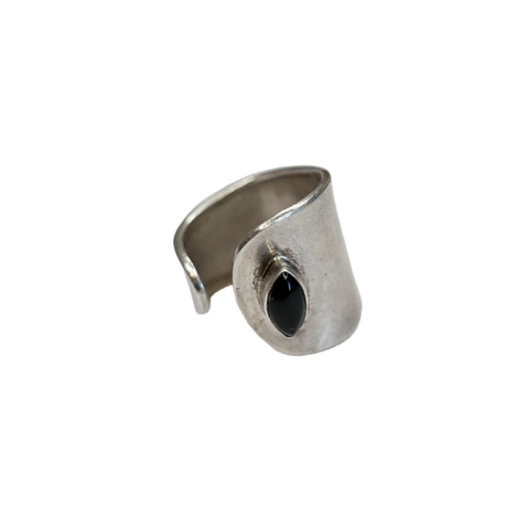 Bague argent asymétrique sertie d'une pierre noire