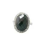 Bague en argent avec pierre noire à facettes