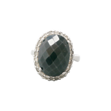 Bague en argent avec pierre noire à facettes