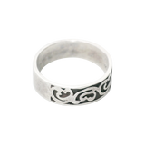 Anneau homme argent 925 avec gravures sur fond noir