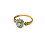 Bague or jaune 750, émeraude centrale en cabochon
