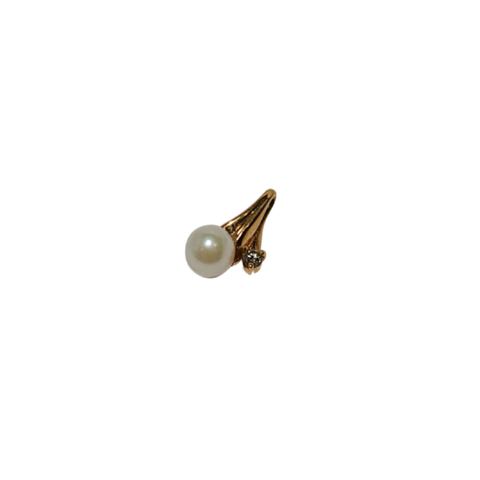 Pendentif or jaune avec un diamant et une perle