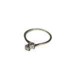 Bague or gris Toi et Moi enserrant 2 diamants